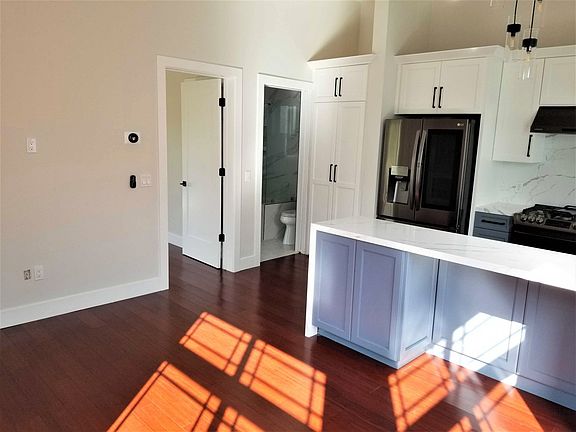 3rd image of 9003 Gladbeck Ave