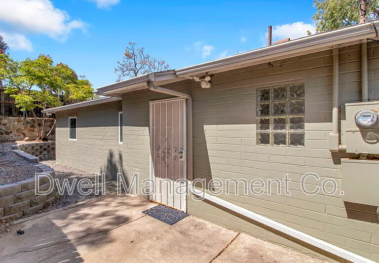 9105 Rosedale Dr — Photo 24