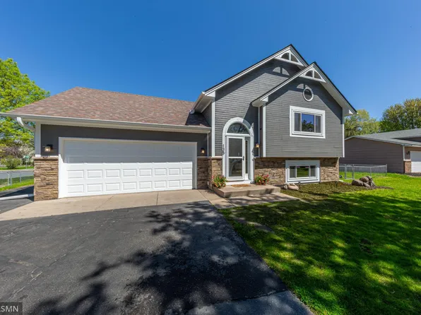 135 Ulmer Dr, Lino Lakes, MN 55014