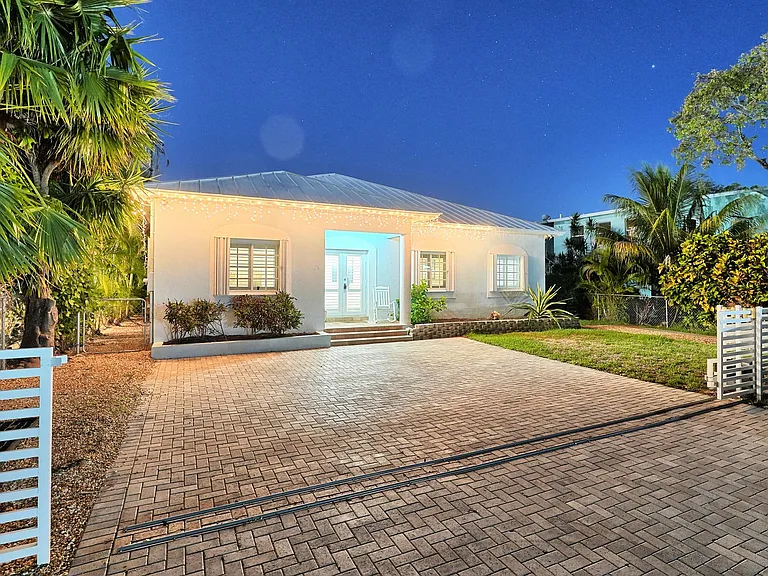 69 Bahama Ave — Photo 2
