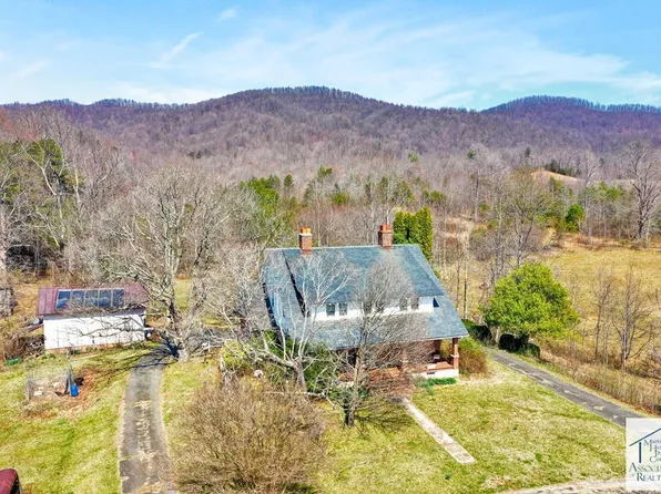 401 Green Hill Ln, Stuart, VA 24171