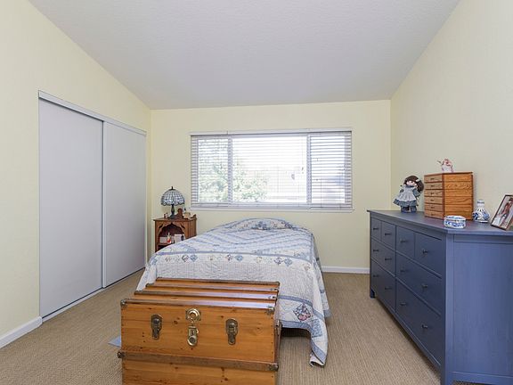 3rd image of 6070 Woodside Dr