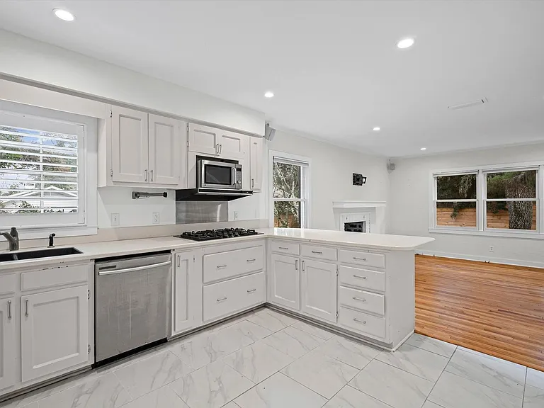 3521 Stillwood Ln W — Photo 8