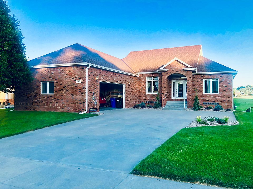 1st image of 7951 Yellow Knife Dr
