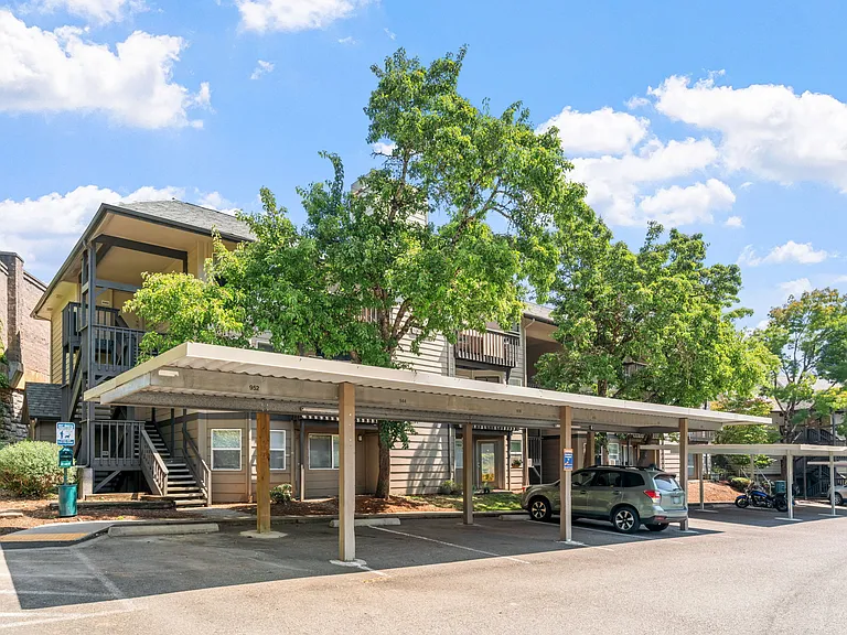 Creekside Apartments — Photo 11
