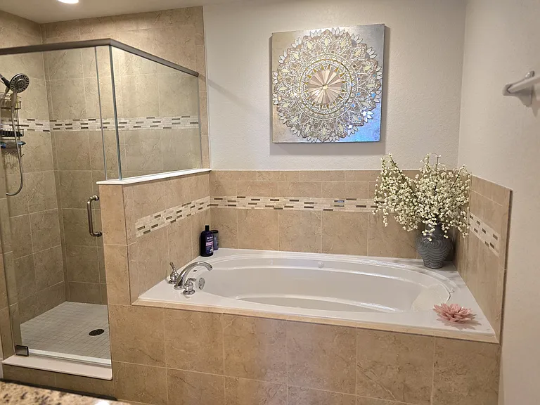 Jetted tub perfect after the beach.