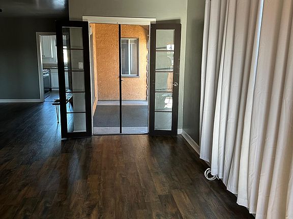 3rd image of 825 E 21st St #825