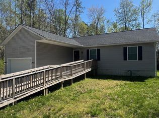 22 Pinewood Ln, Colonial Beach, VA 22443