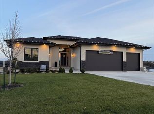 9019 Freedom Cir, Lenexa, KS 66227