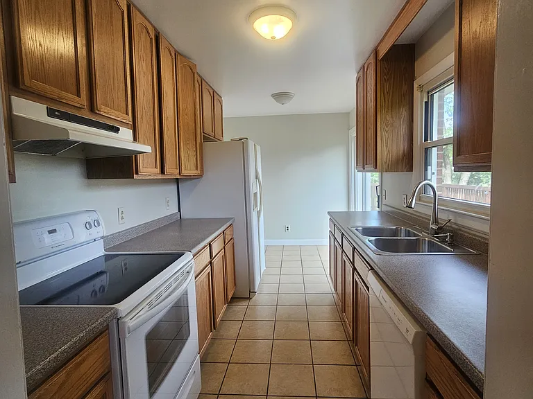 551 Woodland Cir — Photo 5