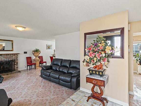 5th image of 160 Bristol Drive