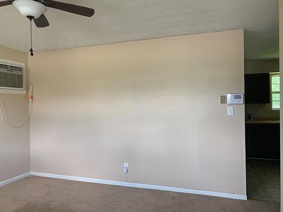3rd image of 404 Foxwood Dr