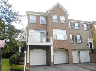 2984 Thompson Park Ln, Fairfax, VA 22031