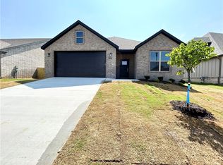 1070 Bootleg Rd, Centerton, AR 72719