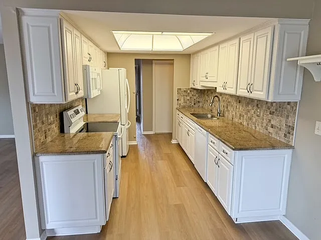 1013 Ardmore Way — Photo 12