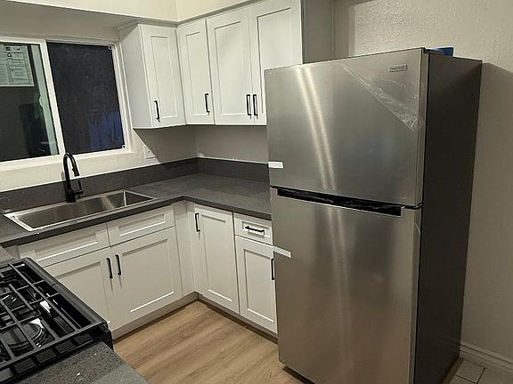 5th image of 33081 Esther St APT A