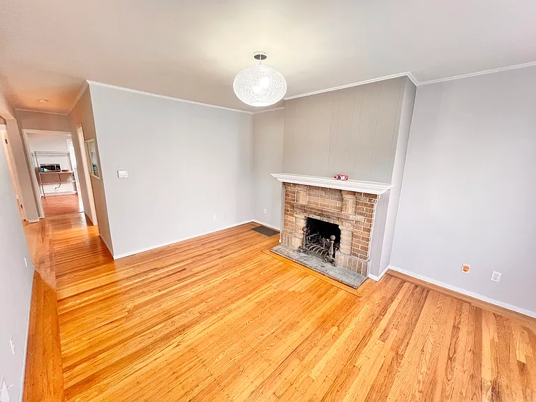 363 Willits St — Photo 2
