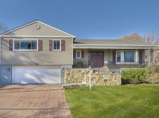10 Dinsmore Pl, Harrison, NY 10528