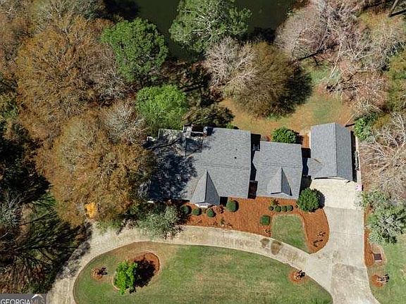 4th image of 225 Meadowlark Ln
