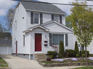 31 Franklin St, Williston Park, NY 11596