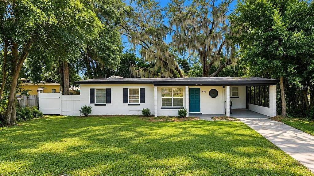 3 bed, 2.0 bath, 1151 sqft, $2,100 — Photo 1