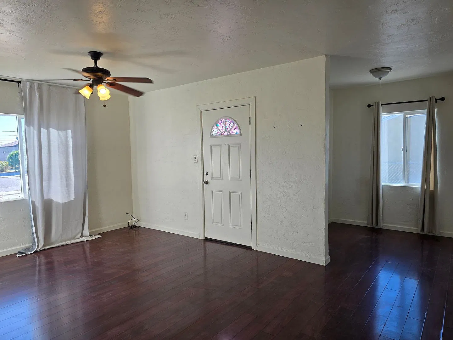 Modern Comfort Meets Style: Updated 2-Bedroom Gem with Spacious Backyard in Prime Yuma Location — Photo 3