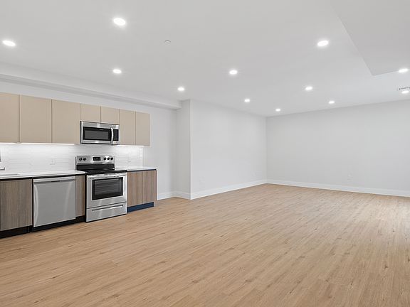 4th image of 143 Summit Ave #809
