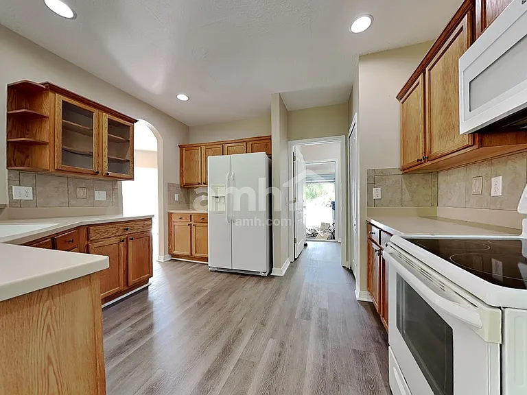 25741 Crippen Dr — Photo 4
