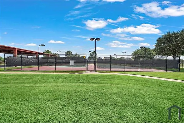 4 bed, 2600 sqft, $2,700 — Photo 4