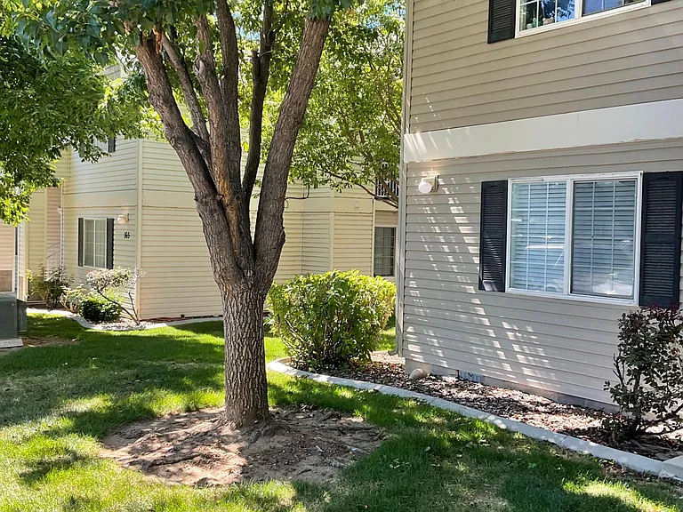 187 N Avenger Ln #201 — Photo 2