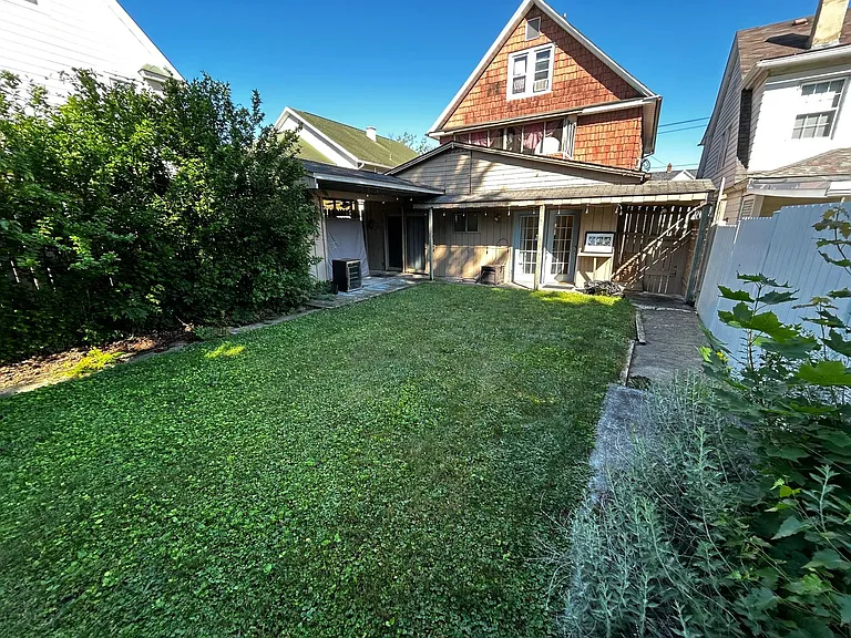 308 N Blakely St — Photo 23
