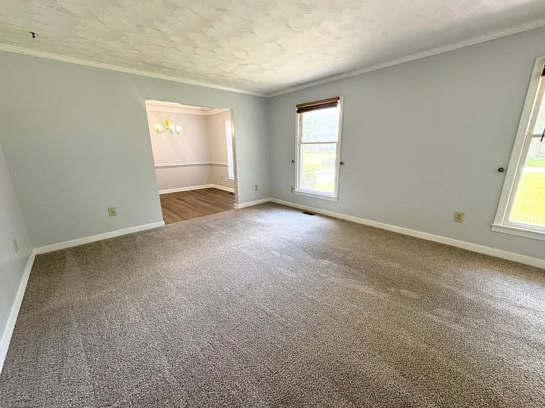 102 Hunters Trl W — Photo 5