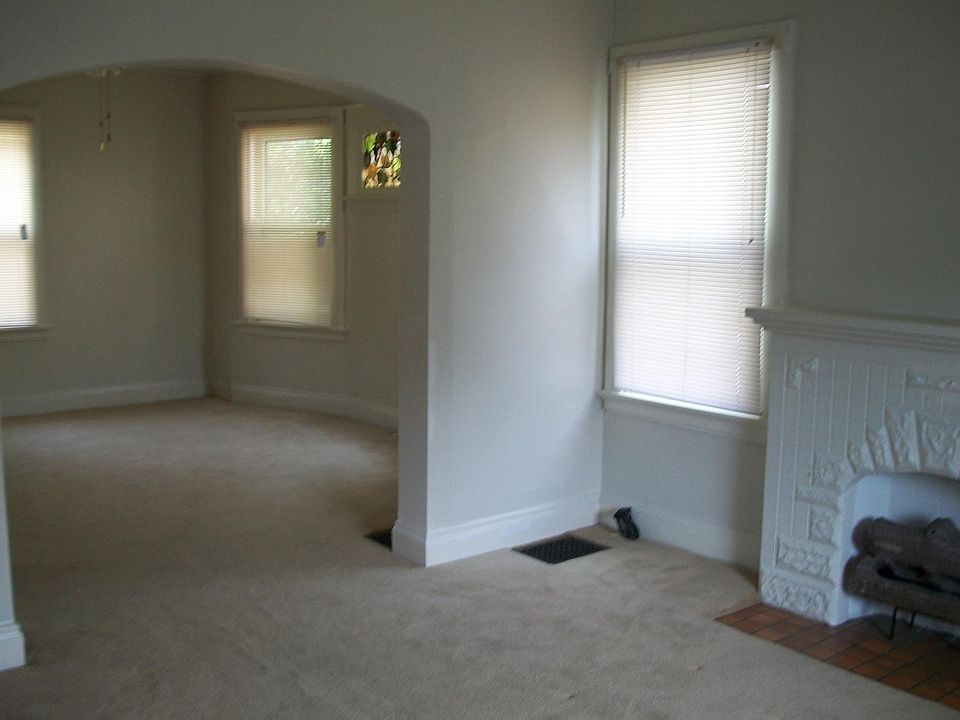 2nd image of 1926 Kinney Ave