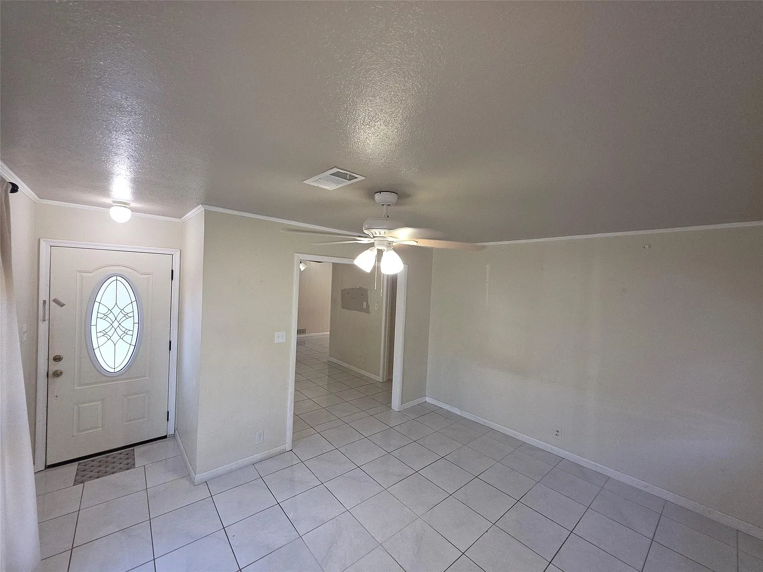 3 bed, 2.0 bath, 1127 sqft, $1,950 — Photo 2