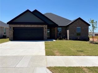 1809 Bugg St, Pea Ridge, AR 72751