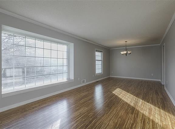 4th image of 10532 Walnut Dr