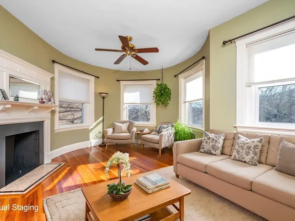 457 Washington St APT 11, Newton, MA 02458