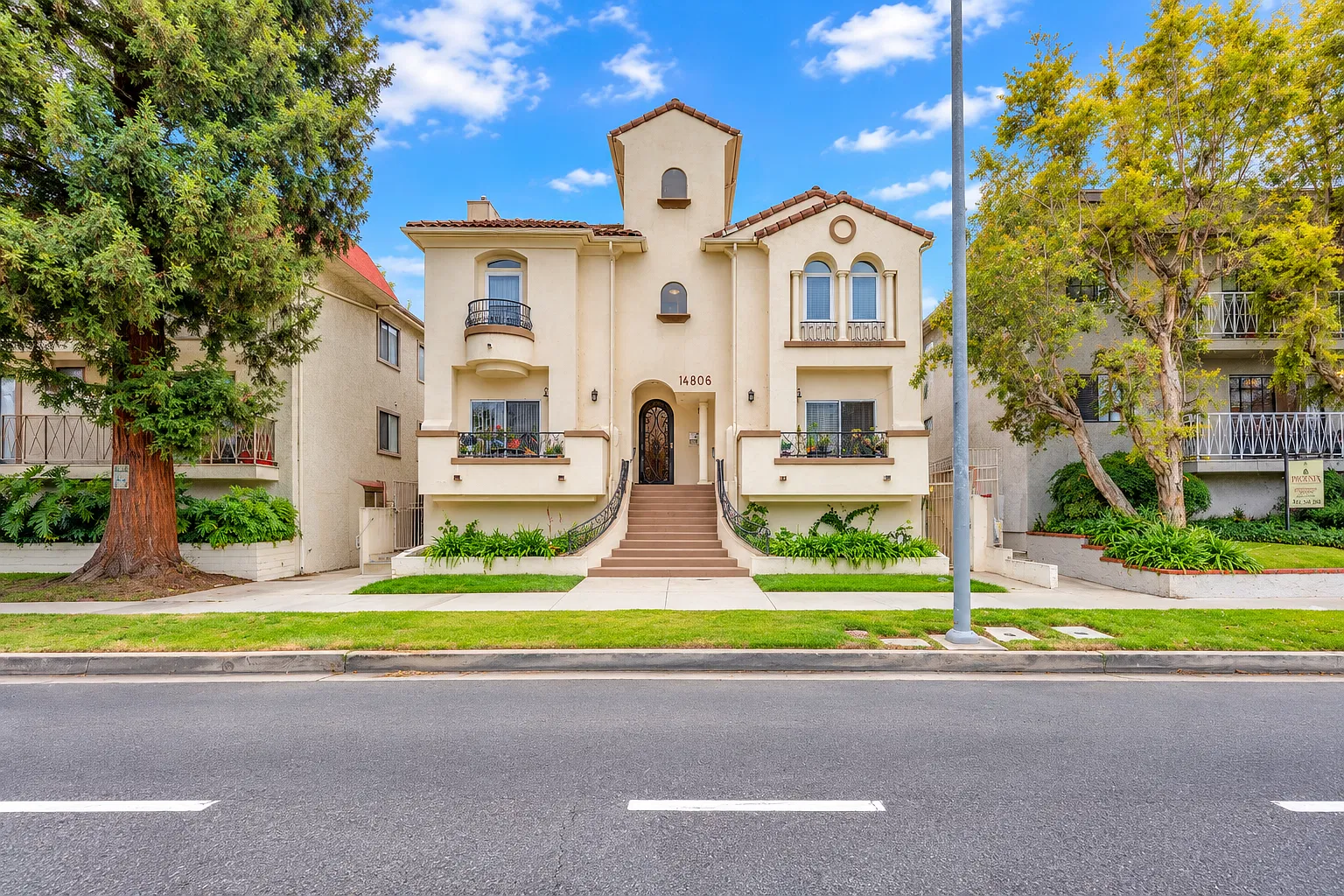14806 Burbank Blvd — Photo 2