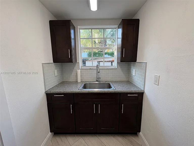 6753 SW 39th Ter #REAR — Photo 5