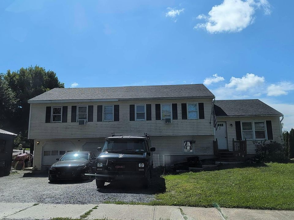 1st image of 7 Hunting Ridge Ln