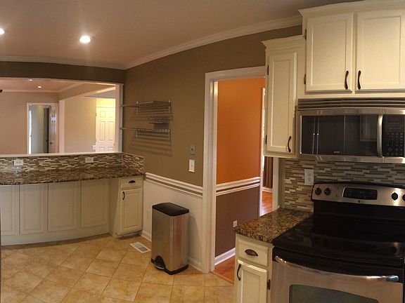 Kitchen with eat-in bar