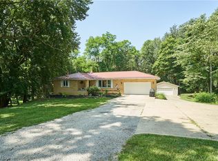 1865 Hartville Rd, Mogadore, OH 44260