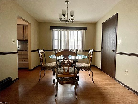 5th image of 7349 Eisenhower Dr Unit 3