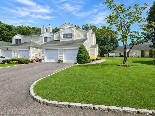 333 Prairie Court, Manorville, NY 11949