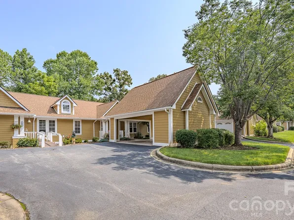 902 Woodlea Ct, Asheville, NC 28806