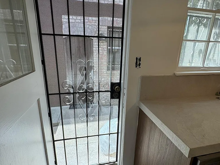 1132 N Vista St #1 — Photo 10
