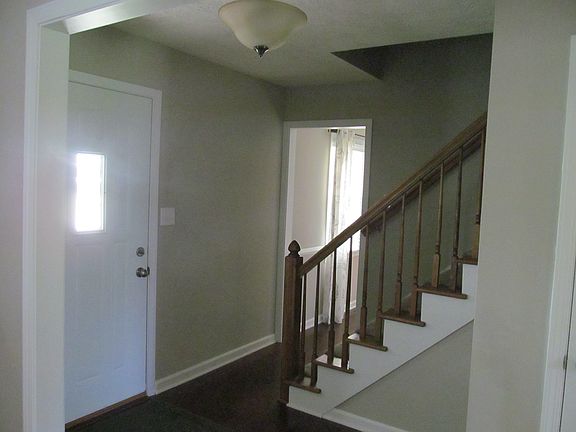3rd image of 1104 Riverview Dr