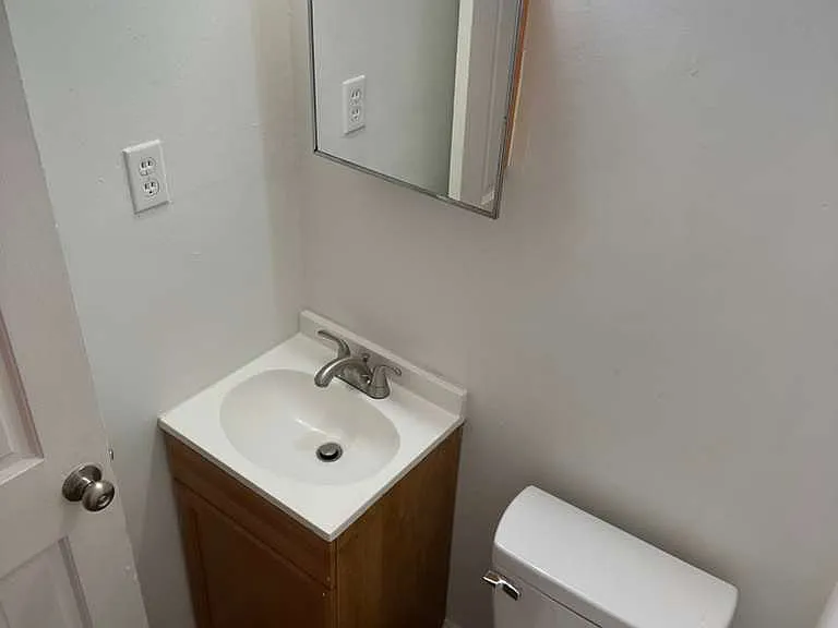 610 37th Ave N #C — Photo 6