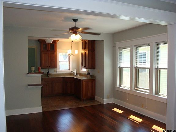 5th image of 35 Marion Blvd