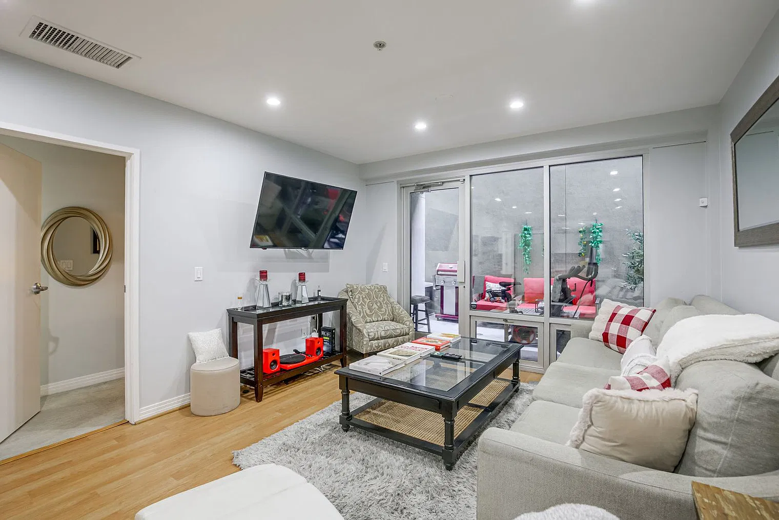 2 bed, 2.0 bath, 1022 sqft, $4,580 — Photo 1